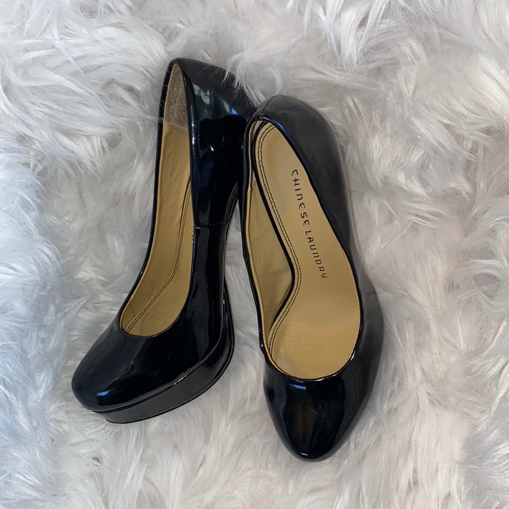 Black shiny platform heels